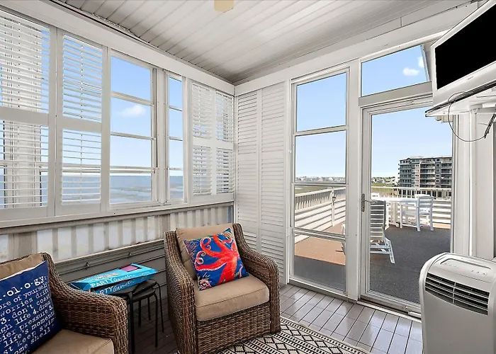 Holiday home 2 Bedroom With Phenomenal Bay View!