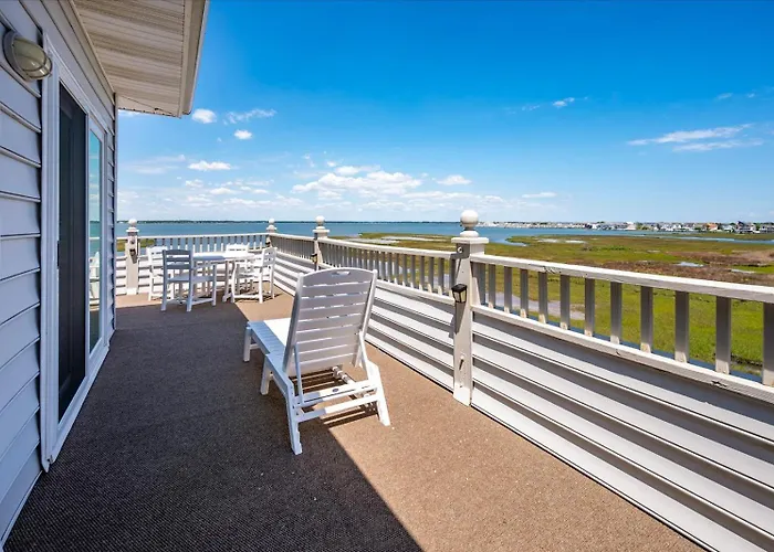 2 Bedroom With Phenomenal Bay View!
