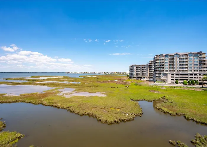 2 Bedroom With Phenomenal Bay View! *