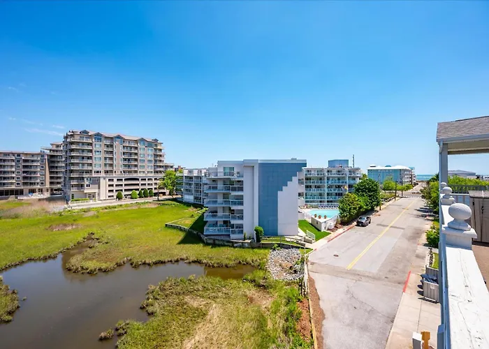 2 Bedroom With Phenomenal Bay View! Holiday home Ocean City